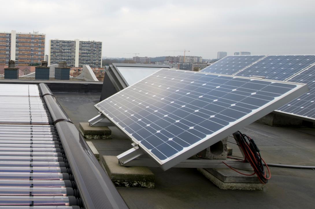 découvrez les avantages des panneaux solaires pour toits plats : une solution écologique et économique pour produire votre propre énergie renouvelable. optimisez votre espace et réduisez vos factures d'électricité grâce à cette technologie innovante adaptée à tous types de bâtiments.