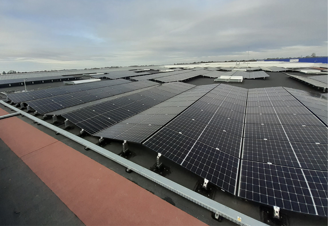 découvrez comment les panneaux solaires sur toiture peuvent transformer votre consommation d'énergie. optimisez vos économies et réduisez votre empreinte carbone grâce à une solution durable et écologique. informez-vous sur les avantages, les installations et les subventions disponibles.