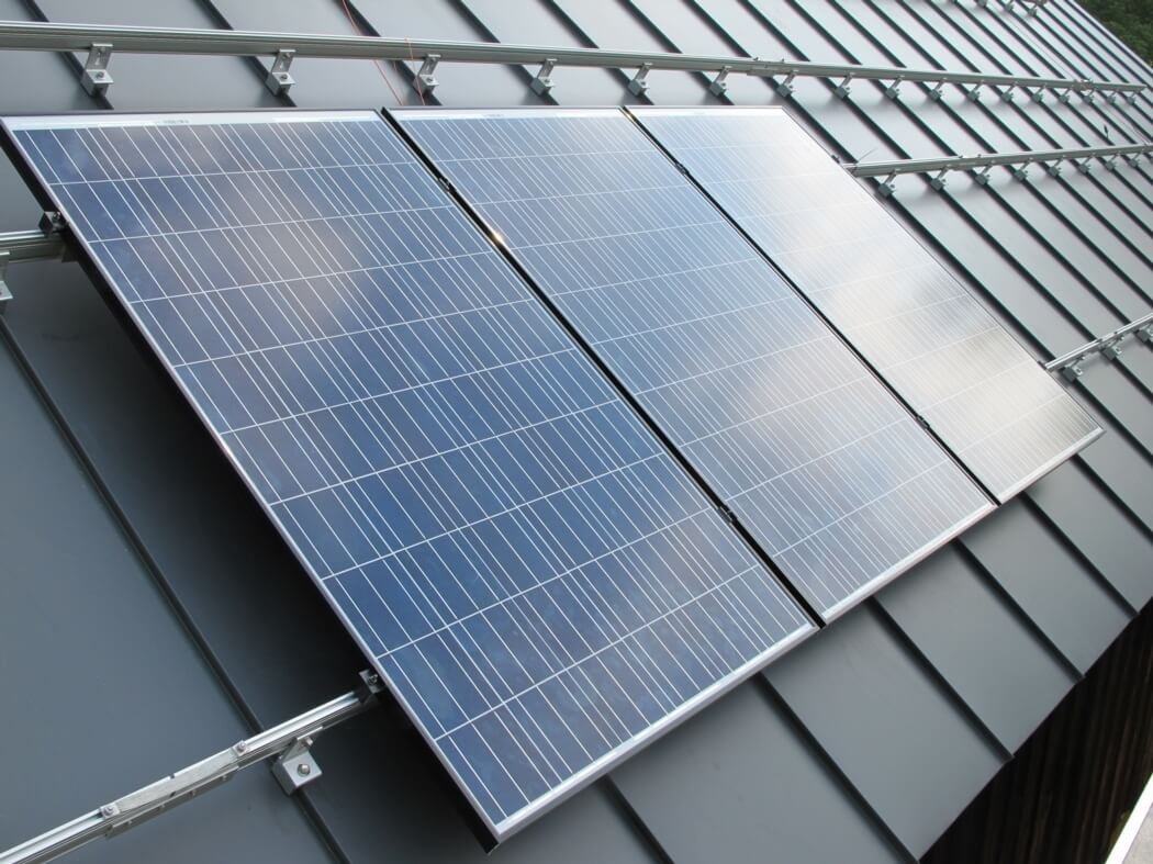 découvrez les avantages des panneaux solaires sur toiture en zinc, une solution durable et esthétique pour optimiser votre énergie renouvelable. profitez d'une installation efficace et d'une réduction de votre empreinte carbone tout en valorisant votre habitat.