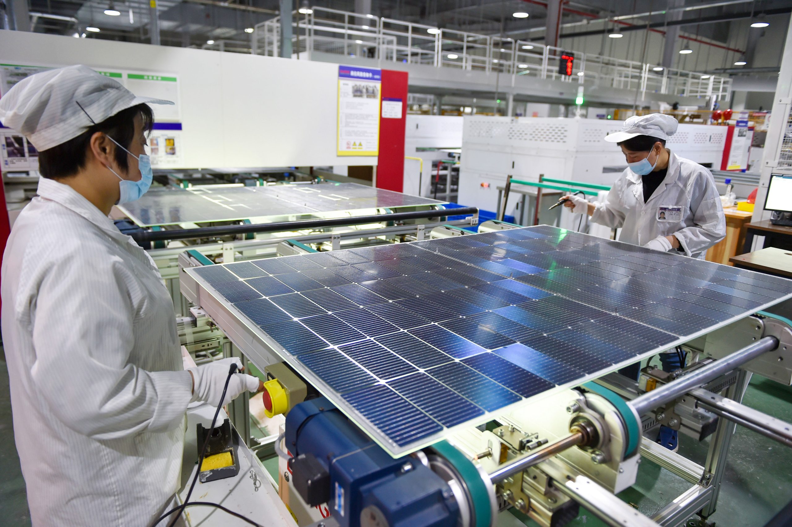 découvrez notre usine spécialisée dans la fabrication de panneaux solaires de haute qualité. engagée dans le développement durable, notre production allie technologie de pointe et respect de l'environnement pour offrir des solutions énergétiques efficaces et durables.