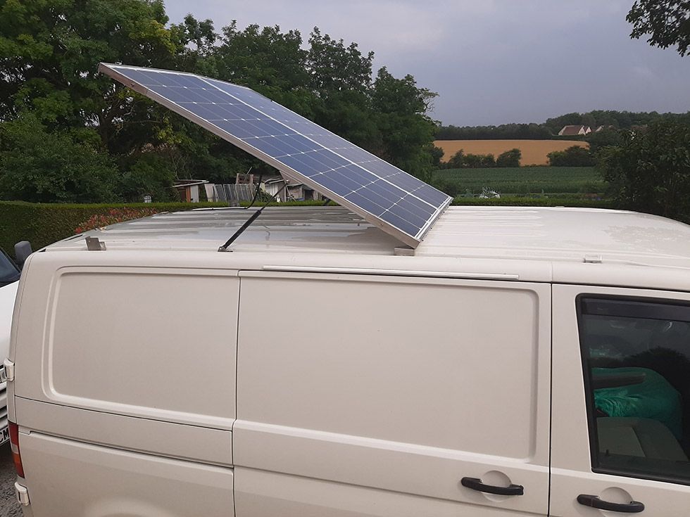 découvrez comment optimiser l'énergie de votre véhicule avec des panneaux solaires spécialement conçus pour les vans. idéal pour les aventuriers, ces panneaux offrent une solution autonome pour alimenter vos appareils tout en préservant la planète.