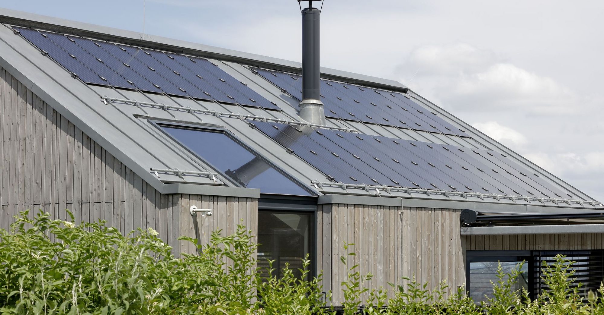 découvrez les avantages des panneaux solaires en zinc, une solution durable et esthétique pour produire votre propre énergie renouvelable. offrez à votre toiture une intégration harmonieuse tout en réduisant votre empreinte carbone.
