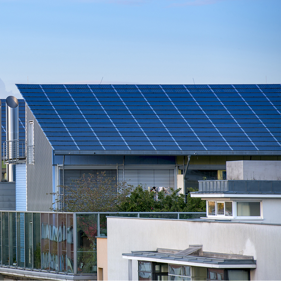 découvrez le panneau soluxtec, la solution idéale pour optimiser l'énergie solaire de votre habitat. performant et durable, ce panneau photovoltaïque s'intègre parfaitement dans votre projet de transition énergétique, offrant une efficacité maximale pour réduire votre empreinte carbone.