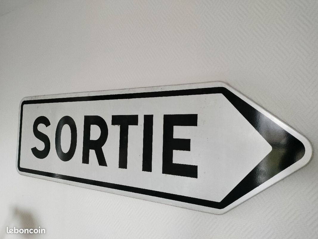 découvrez nos panneaux de sortie, idéaux pour assurer la sécurité et guider les personnes vers les sorties en cas d'urgence. conçus pour être visibles et clairs, nos panneaux sont conformes aux normes en vigueur.