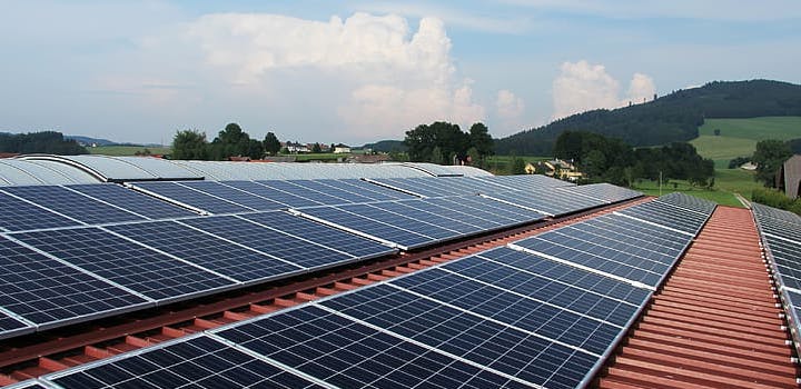 découvrez comment les panneaux photovoltaïques professionnels peuvent vous aider à réaliser des économies significatives sur vos factures d'énergie. optez pour une solution durable et rentable tout en réduisant votre empreinte carbone.