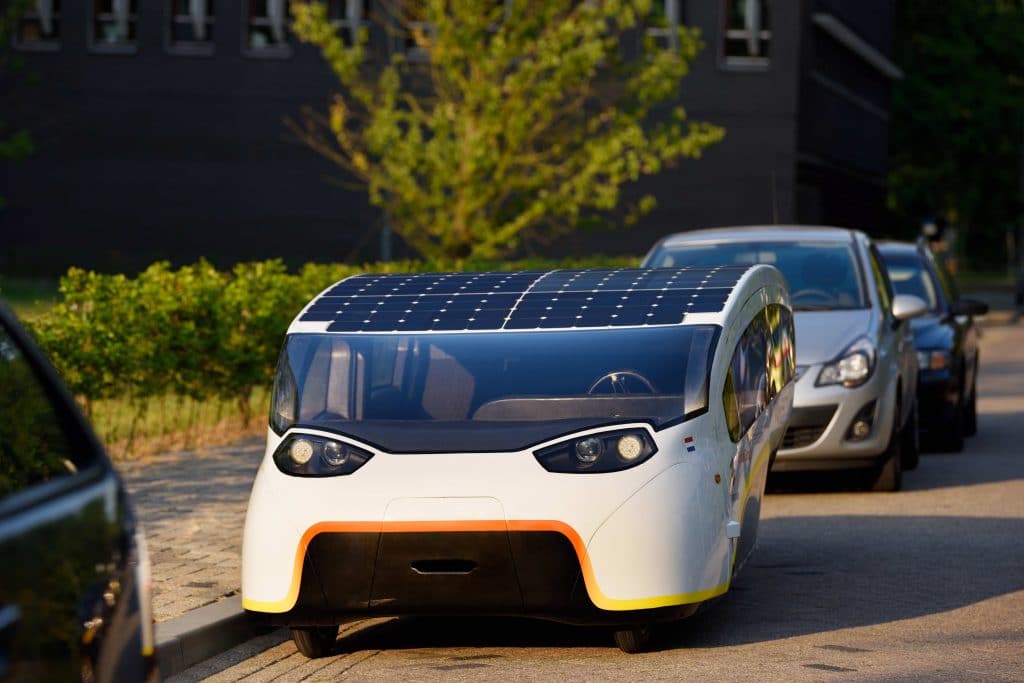 découvrez la voiture solaire, une innovation écologique alliant technologie et respect de l'environnement. économisez de l'énergie tout en roulant grâce à une solution de transport durable et efficace.