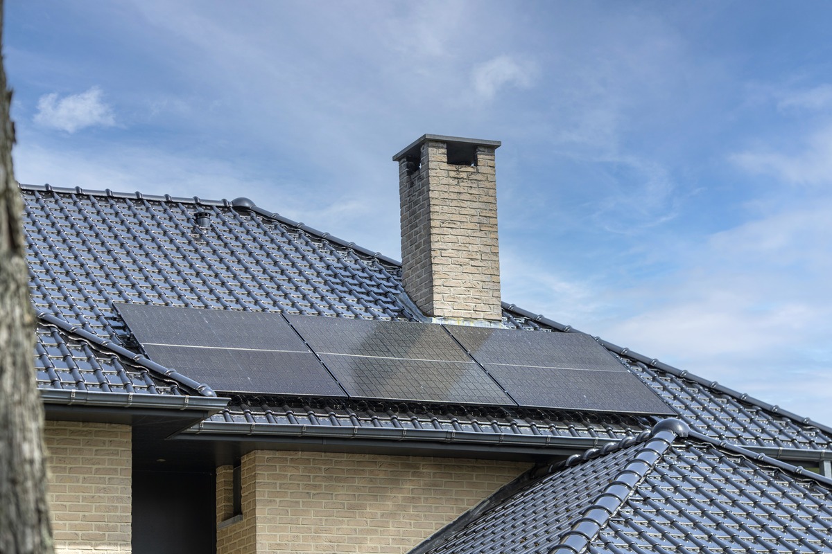 découvrez les avantages et les inconvénients des panneaux solaires. cette analyse vous éclaire sur les bénéfices écologiques et économiques ainsi que les défis à considérer pour une installation réussie. informez-vous pour faire un choix éclairé !