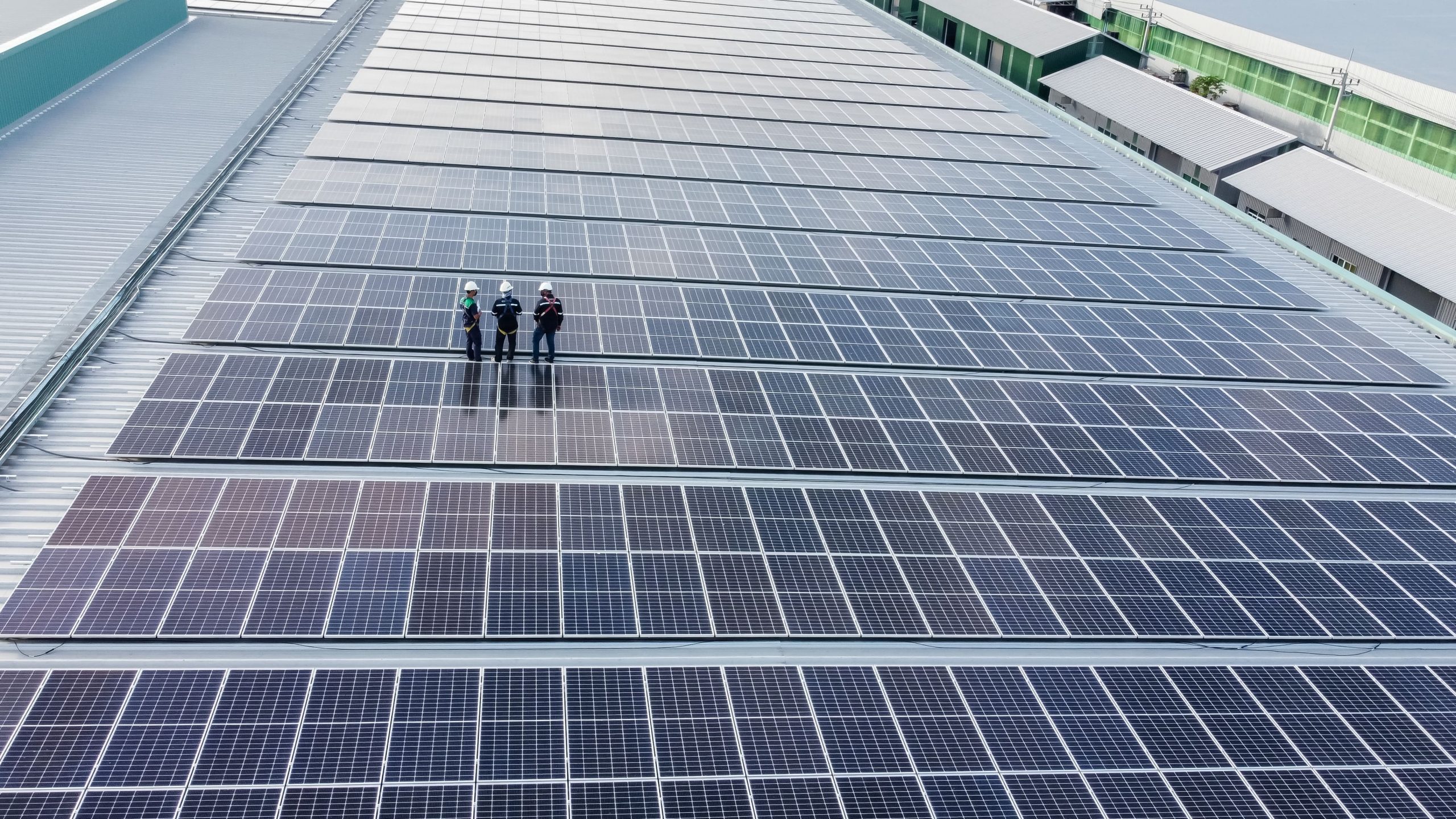 découvrez comment les panneaux solaires constituent une solution clé pour un avenir durable, en fournissant une énergie renouvelable et écologique tout en réduisant l'empreinte carbone.