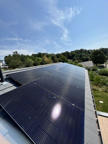 découvrez comment les panneaux solaires peuvent contribuer à un avenir durable. apprenez les bénéfices environnementaux et économiques de l'énergie solaire et comment elle façonne une planète plus verte pour les générations futures.