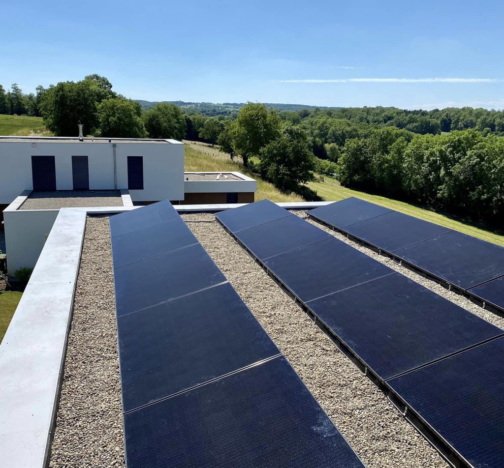 découvrez comment les panneaux solaires peuvent transformer notre avenir en offrant une solution énergétique durable et respectueuse de l'environnement. explorez leurs avantages, leur impact sur la planète et les innovations qui façonnent un futur plus vert.