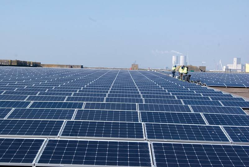 découvrez comment les panneaux solaires pour bureaux peuvent transformer votre espace de travail en un environnement éco-responsable et réduire vos coûts énergétiques. adoptez une solution durable pour un avenir plus vert.