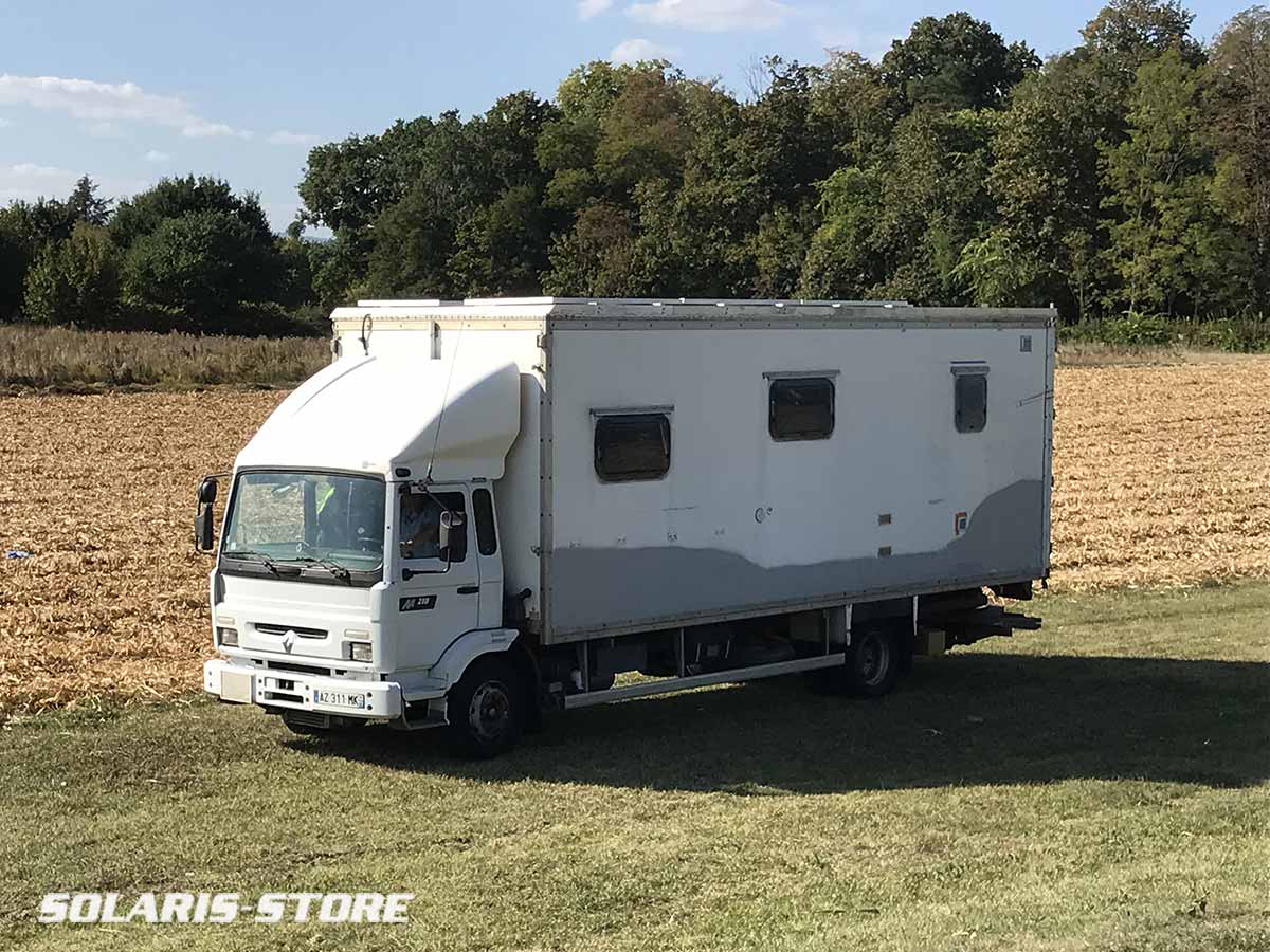 découvrez les avantages des panneaux solaires pour camions : améliorez l'efficacité énergétique de vos trajets, réduisez vos coûts de carburant et adoptez une solution écologique pour vos transports. optez pour l'innovation et la durabilité avec nos systèmes solaires adaptés aux poids lourds.