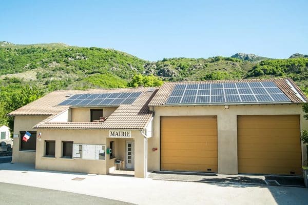 découvrez comment les panneaux solaires peuvent transformer les collectivités en sources d'énergie durable. informez-vous sur les avantages économiques, environnementaux et sociaux de l'intégration des énergies renouvelables dans votre communauté.
