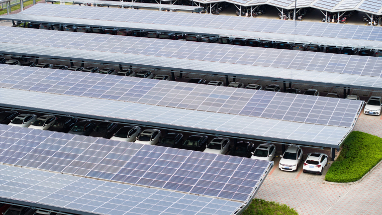 découvrez comment les panneaux solaires peuvent transformer votre commerce en un espace plus durable et économique. optimisez vos coûts énergétiques tout en contribuant à la protection de l'environnement grâce à des solutions solaires adaptées à vos besoins. transformez votre entreprise avec des énergies renouvelables!