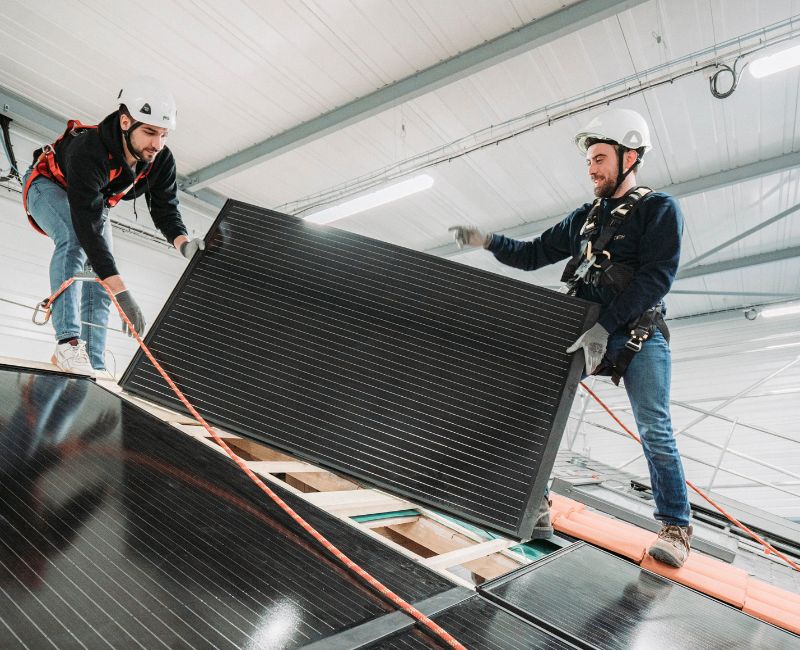 découvrez notre formation complète sur les panneaux solaires, apprenez à concevoir, installer et entretenir des systèmes photovoltaïques. devenez un expert dans le domaine des énergies renouvelables et transformez votre passion pour l'environnement en une carrière prometteuse.