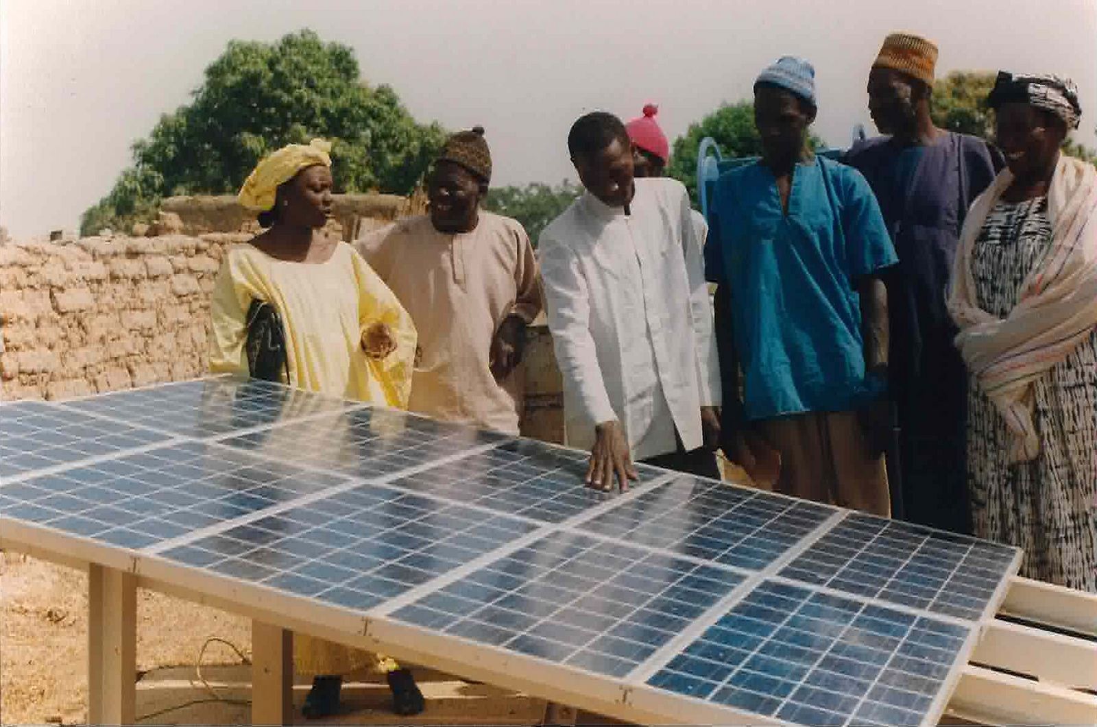 découvrez comment les panneaux solaires représentent un enjeu socio-économique majeur. analysez les bénéfices environnementaux, les économies d'énergie et leur impact sur l'emploi et la durabilité. explorez les défis et opportunités liés à cette transition énergétique incontournable.