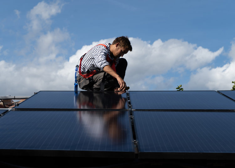 découvrez comment les panneaux solaires peuvent transformer votre entreprise en une solution énergétique durable et rentable. optimisez vos coûts opérationnels tout en contribuant à la protection de l'environnement grâce à l'énergie renouvelable.