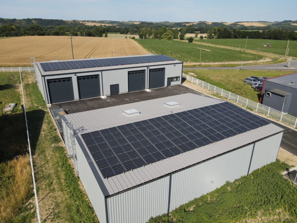 découvrez comment les panneaux solaires peuvent transformer votre entreprise en une entité durable et économiquement avantageuse. optimisez vos coûts énergétiques tout en contribuant à la protection de l'environnement grâce à des solutions solaires adaptées à vos besoins.