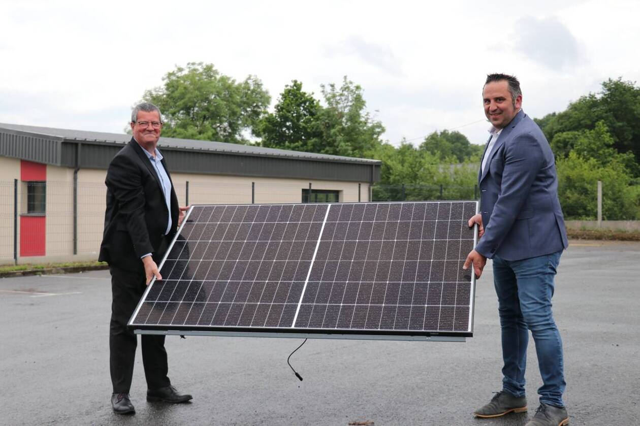 découvrez nos solutions de panneaux solaires pour entreprises en france. maximisez vos économies d'énergie et passez à une énergie durable avec nos installations adaptées à vos besoins. contactez-nous pour un devis personnalisé !