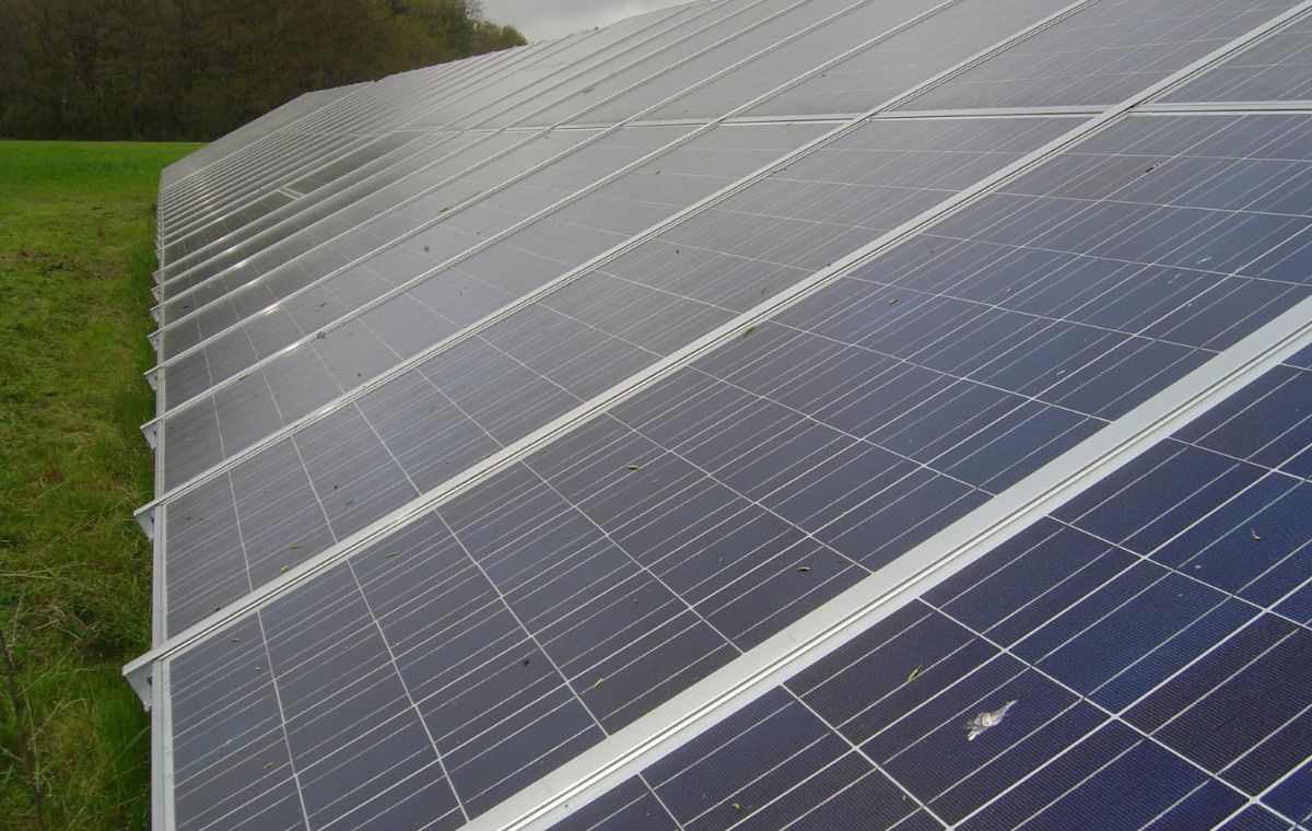découvrez les enjeux de l'acceptabilité sociale des panneaux solaires, un élément clé pour la transition énergétique. explorez les perceptions des citoyens, les défis à relever et les stratégies pour renforcer l'adhésion à cette technologie durable.