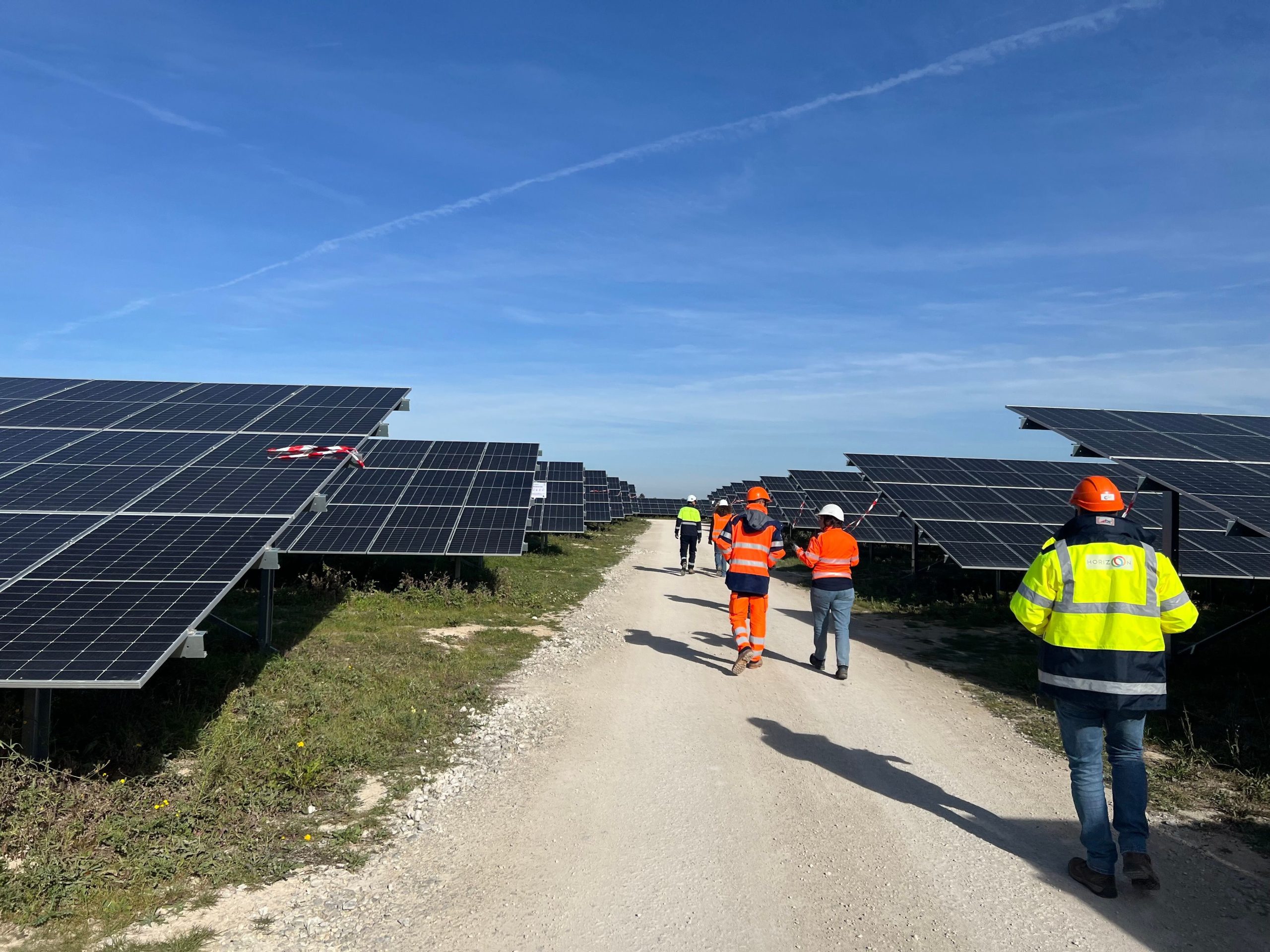 découvrez comment l'installation de panneaux solaires contribue au développement local en favorisant l'économie, en créant des emplois et en soutenant la transition énergétique durable. explorez les avantages environnementaux et sociaux de cette technologie renouvelable dans votre communauté.