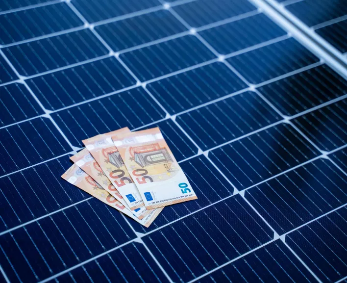 découvrez comment les panneaux solaires peuvent réduire vos factures d'énergie et contribuer à des économies durables. informez-vous sur les avantages économiques de l'énergie solaire pour votre maison ou votre entreprise.