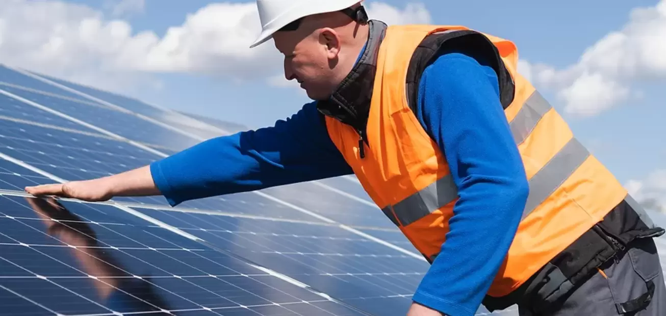 découvrez comment l'essor des panneaux solaires impacte le marché de l'emploi en france. explorez les opportunités professionnelles dans le secteur des énergies renouvelables, les formations disponibles et les perspectives d'avenir pour les travailleurs souhaitant s'engager dans la transition énergétique.