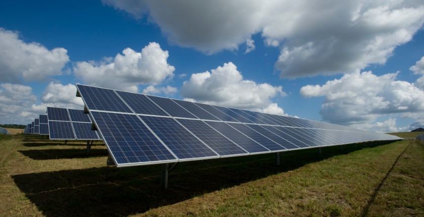 découvrez comment les panneaux solaires contribuent à la transition énergétique et favorisent l'utilisation des énergies renouvelables. explorez les avantages, l'installation et l'impact environnemental des solutions solaires pour un avenir durable.