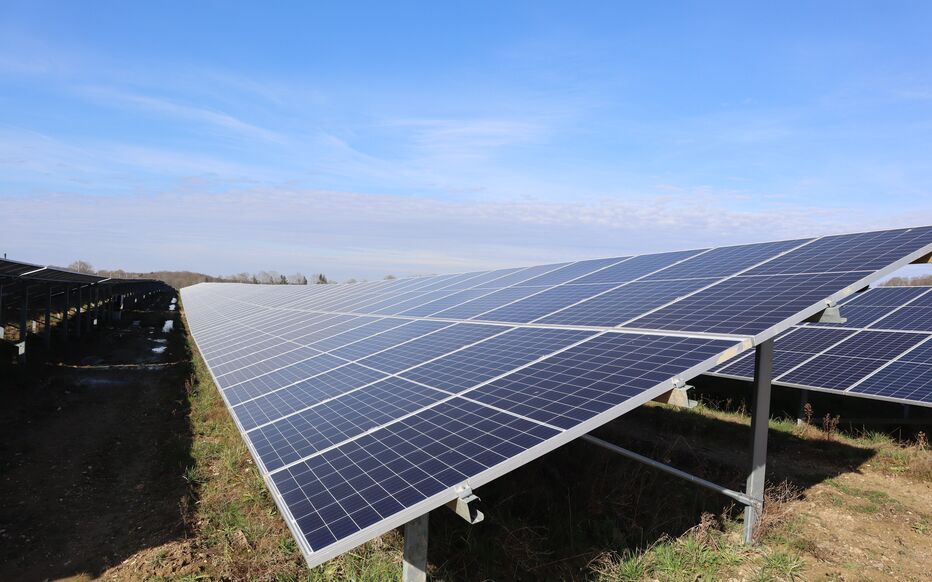 découvrez comment l'intégration des panneaux solaires transforme les territoires, favorise le développement durable et contribue à la transition énergétique. explorez les avantages économiques, environnementaux et sociaux de l'énergie solaire dans votre région.