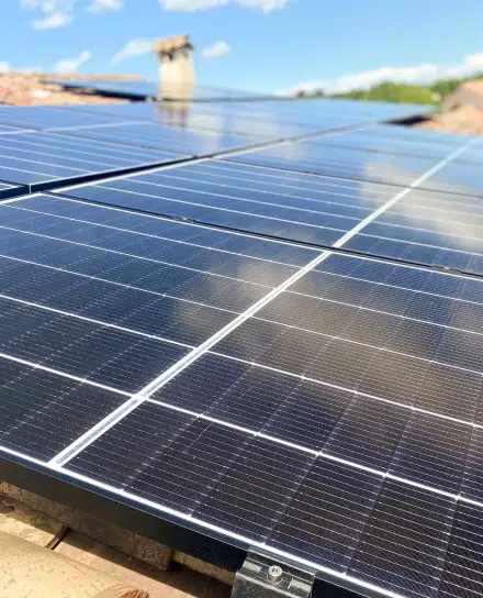 découvrez comment les panneaux solaires jouent un rôle clé dans la transition énergétique. adoptez une énergie renouvelable, réduisez votre empreinte carbone et engagez-vous vers un avenir durable grâce à des solutions solaires innovantes.