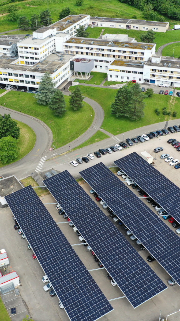 découvrez comment les panneaux solaires transforment les hôpitaux en établissements écoresponsables. optimisez vos coûts énergétiques tout en contribuant à la durabilité environnementale grâce à des solutions solaires adaptées aux besoins des infrastructures médicales.
