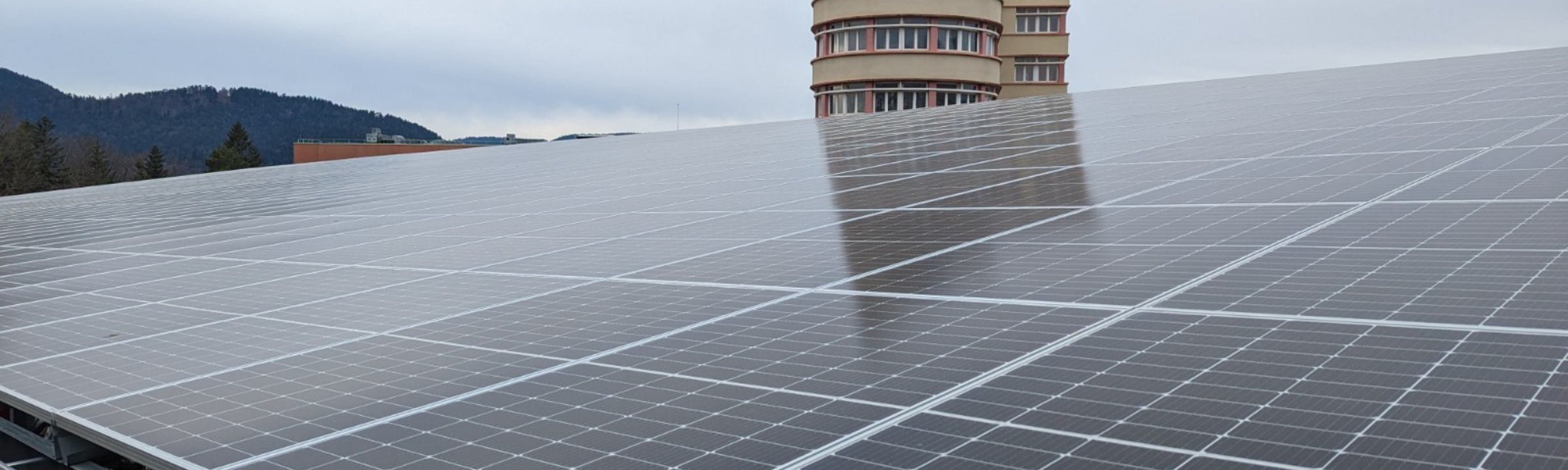 découvrez comment les panneaux solaires peuvent transformer les hôpitaux en établissements plus durables et économes en énergie. optimisez vos coûts opérationnels tout en contribuant à la protection de l'environnement grâce à une installation solaire adaptée.
