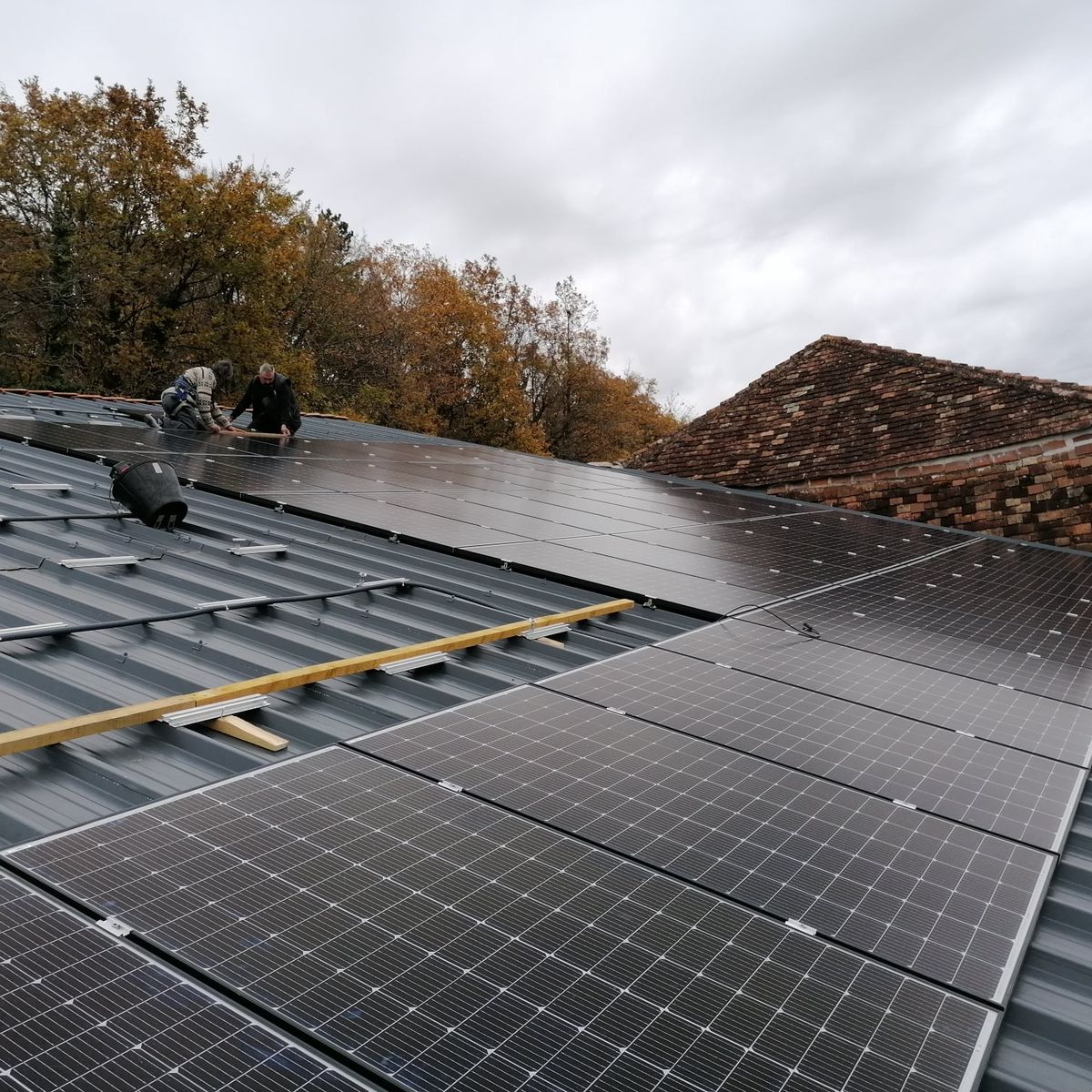 découvrez les solutions efficaces et durables pour l'installation de panneaux solaires à limoges. profitez des énergies renouvelables et réduisez votre facture d'électricité tout en préservant l'environnement. contactez-nous pour un devis personnalisé.