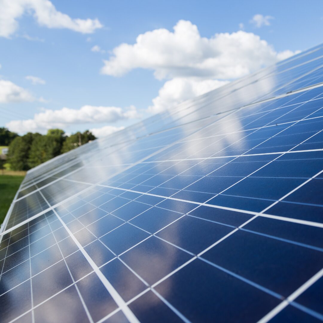 découvrez comment les panneaux solaires locaux peuvent transformer votre consommation d'énergie. optez pour une énergie renouvelable, réduisez votre empreinte carbone et valorisez votre habitat grâce à des solutions solaires accessibles et efficaces.