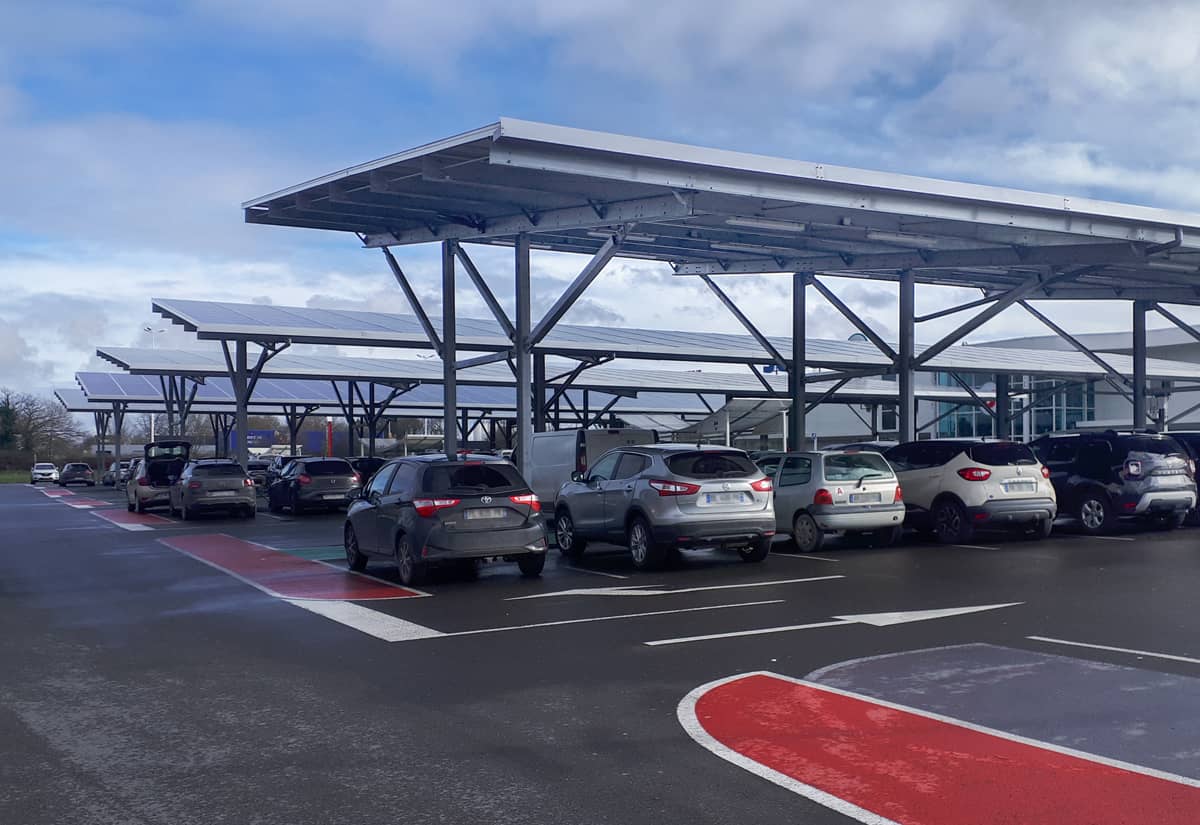 découvrez comment les panneaux solaires pour parkings révolutionnent la gestion énergétique tout en offrant une protection aux véhicules. optimisez votre espace et contribuez à un avenir durable grâce à des solutions innovantes.