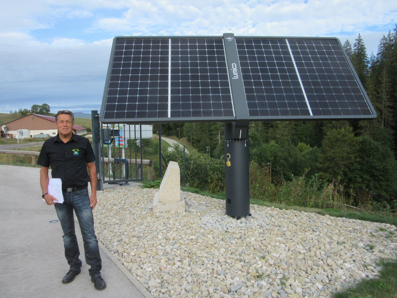 découvrez comment les panneaux solaires pour particuliers peuvent réduire vos factures d'énergie et contribuer à la protection de l'environnement. informez-vous sur les avantages, le fonctionnement et les aides disponibles pour passer à l'énergie solaire chez vous.