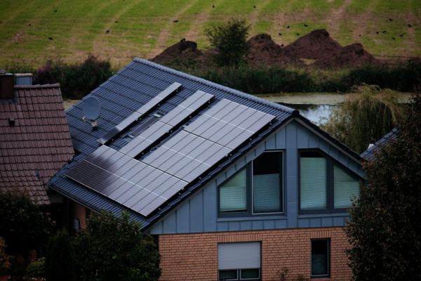 découvrez les différentes aides disponibles pour l'installation de panneaux solaires en france. profitez des subventions, crédits d'impôt et primes pour réduire vos coûts et optimiser votre transition vers une énergie renouvelable.