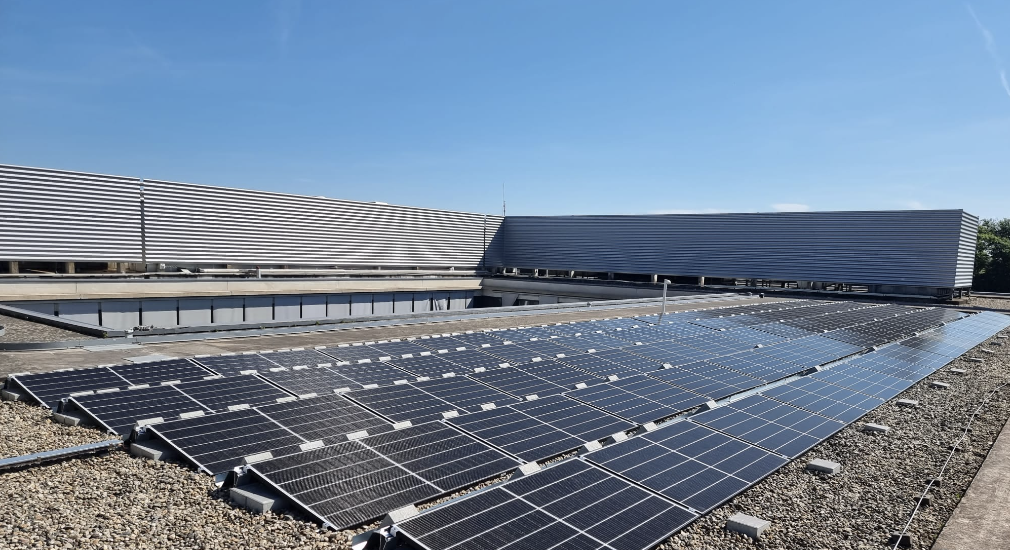 découvrez comment les panneaux solaires pour entreprises peuvent réduire vos coûts énergétiques tout en améliorant votre image écoresponsable. adoptez une solution durable et rentable pour votre activité.