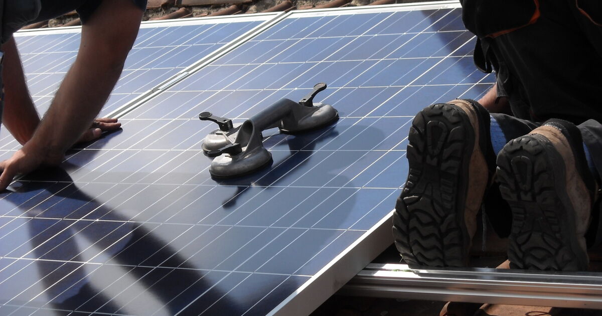 découvrez comment les panneaux solaires peuvent générer des économies significatives sur vos factures d'énergie tout en contribuant à la protection de l'environnement. investissez dans une solution durable et rentable pour un avenir énergétique plus vert.
