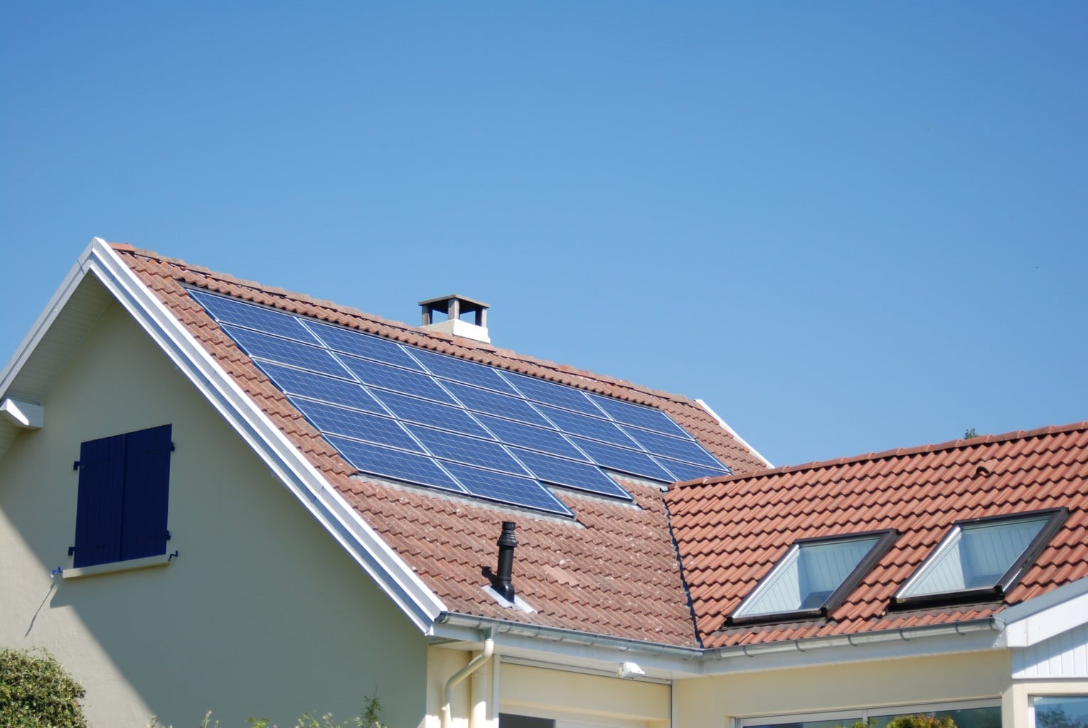 découvrez comment les panneaux solaires peuvent vous faire économiser de l'argent tout en protégeant l'environnement. explorez les avantages financiers et écologiques de l'énergie solaire rentable dès aujourd'hui.