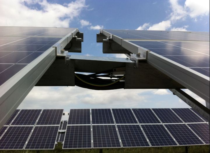 découvrez nos panneaux solaires sur mesure, adaptés à vos besoins spécifiques et à votre espace. optimisez votre production d'énergie renouvelable et faites un geste pour l'environnement tout en réduisant vos factures d'électricité.