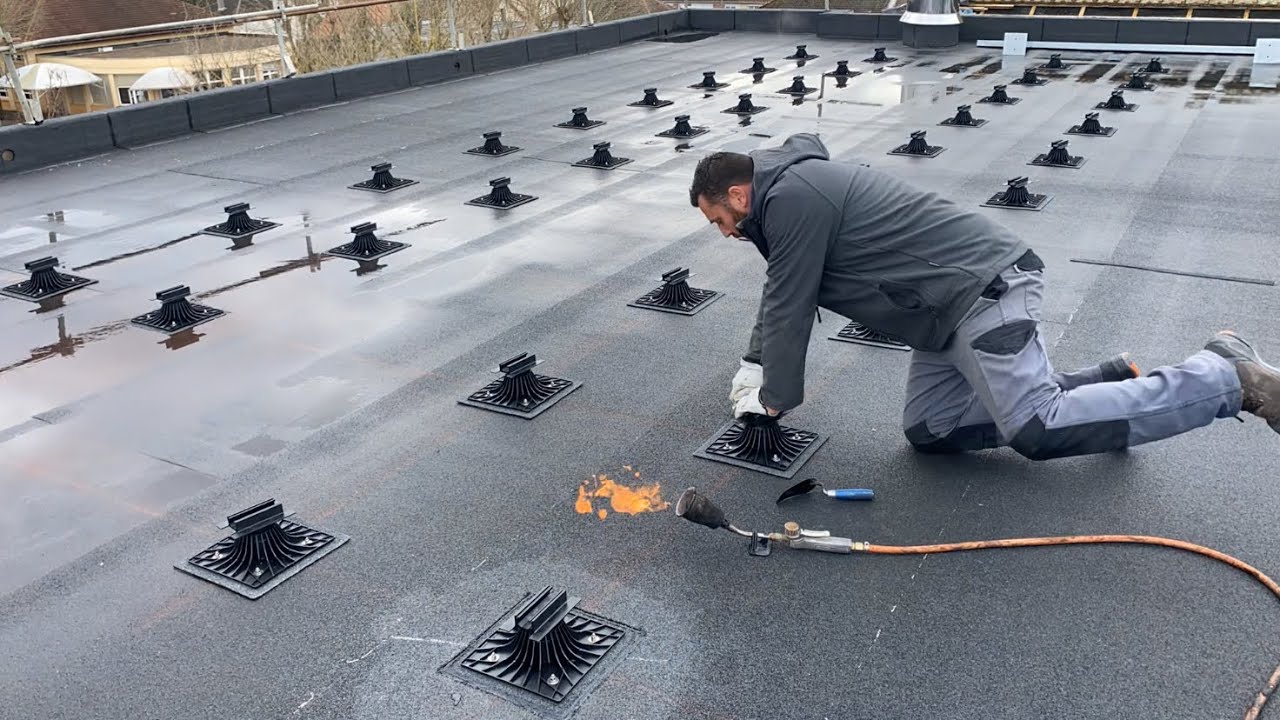 découvrez les avantages des panneaux solaires pour toit terrasse : une solution durable et esthétique pour optimiser votre espace tout en réduisant votre empreinte écologique. profitez d'une énergie renouvelable et faites des économies sur vos factures d'électricité.