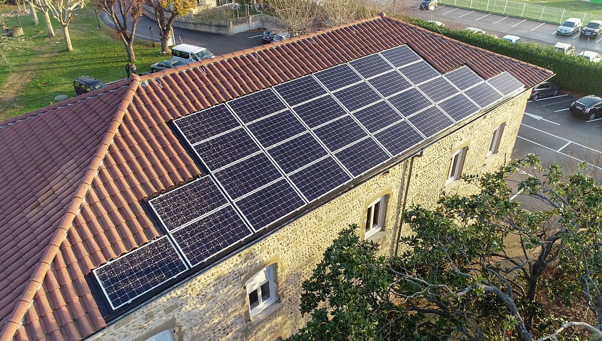 découvrez les avantages des panneaux solaires sur toiture pour réduire votre facture d'énergie et contribuer à la préservation de l'environnement. optimisez votre espace avec ces solutions écologiques et rentables, tout en augmentant la valeur de votre propriété.
