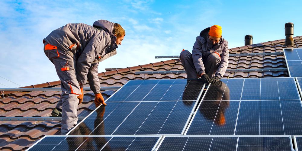 découvrez comment les panneaux solaires jouent un rôle clé dans la transition énergétique, en réduisant notre dépendance aux énergies fossiles et en favorisant une consommation d'énergie durable et renouvelable. informez-vous sur les avantages écologiques et économiques de cette technologie innovante.