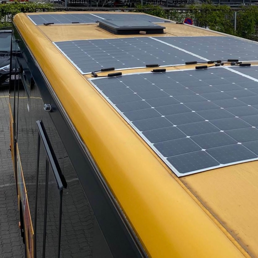 découvrez comment les panneaux solaires transforment le secteur des transports en offrant des solutions durables et éco-responsables. apprenez-en plus sur les innovations, les avantages environnementaux et l'impact économique des véhicules solaires.