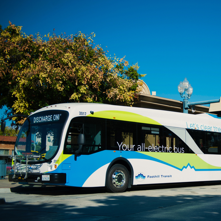découvrez comment les panneaux solaires révolutionnent les transports en offrant une alternative durable et écologique. apprenez-en plus sur les innovations et les avantages de l'énergie solaire dans les véhicules modernes.