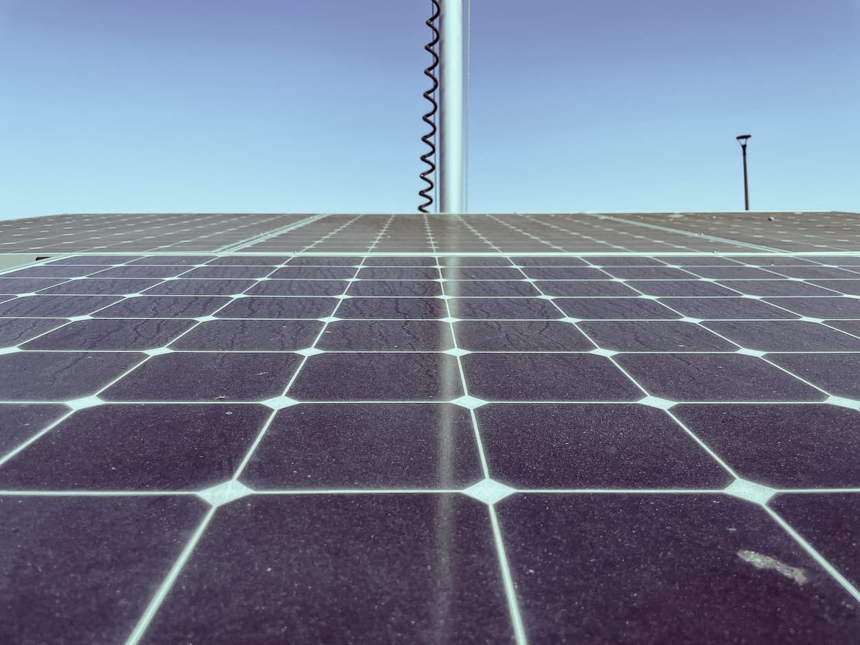 découvrez les panneaux solaires verticaux, une solution innovante et esthétique pour produire de l'énergie renouvelable. optimisez l'espace de votre propriété tout en contribuant à la transition énergétique. idéal pour les murs et les surfaces verticales, ces panneaux offrent une efficacité maximale et s'intègrent harmonieusement dans tous les environnements.