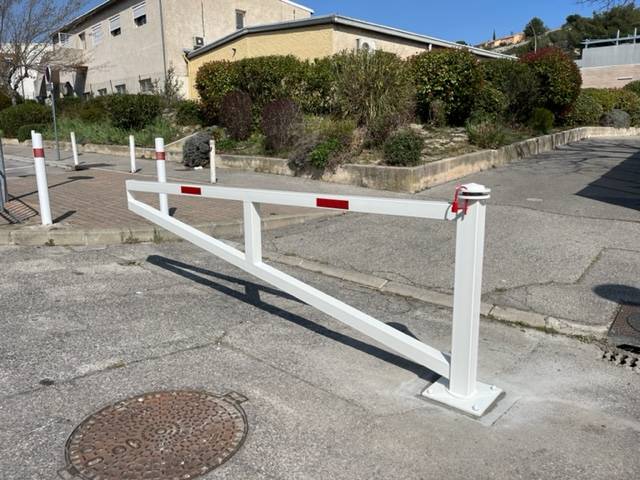découvrez notre parking sécurisé et pratique pour votre magasin, offrant un accès facile et des places directement à proximité de votre boutique. profitez d'une expérience de shopping agréable sans vous soucier du stationnement.