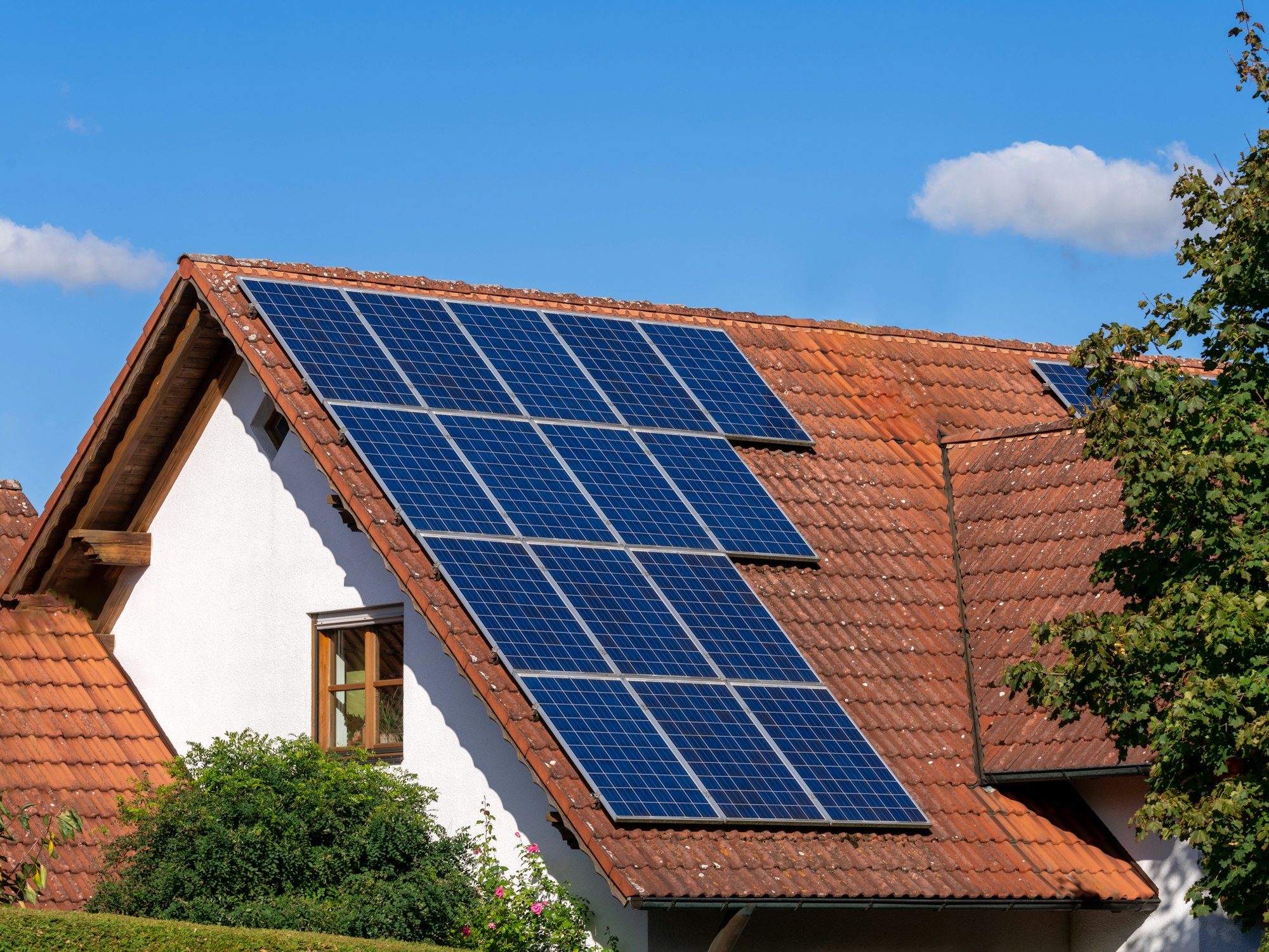 découvrez comment rendre l'énergie photovoltaïque accessible à tous. informez-vous sur les solutions innovantes et les aides financières pour intégrer le solaire dans votre quotidien.