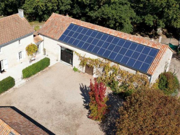 découvrez comment le photovoltaïque peut transformer votre maison en une source d'énergie propre et économique. informez-vous sur les avantages, les possibilités d'installation et les aides financières disponibles pour les particuliers souhaitant adopter l'énergie solaire.